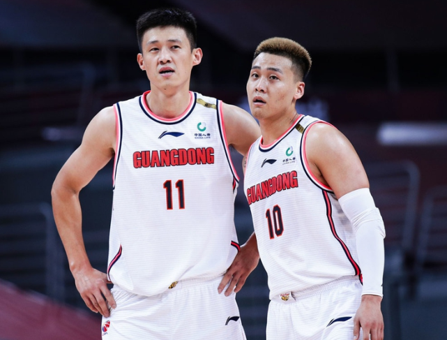 勇士翻盘深圳队，易建联带队取胜