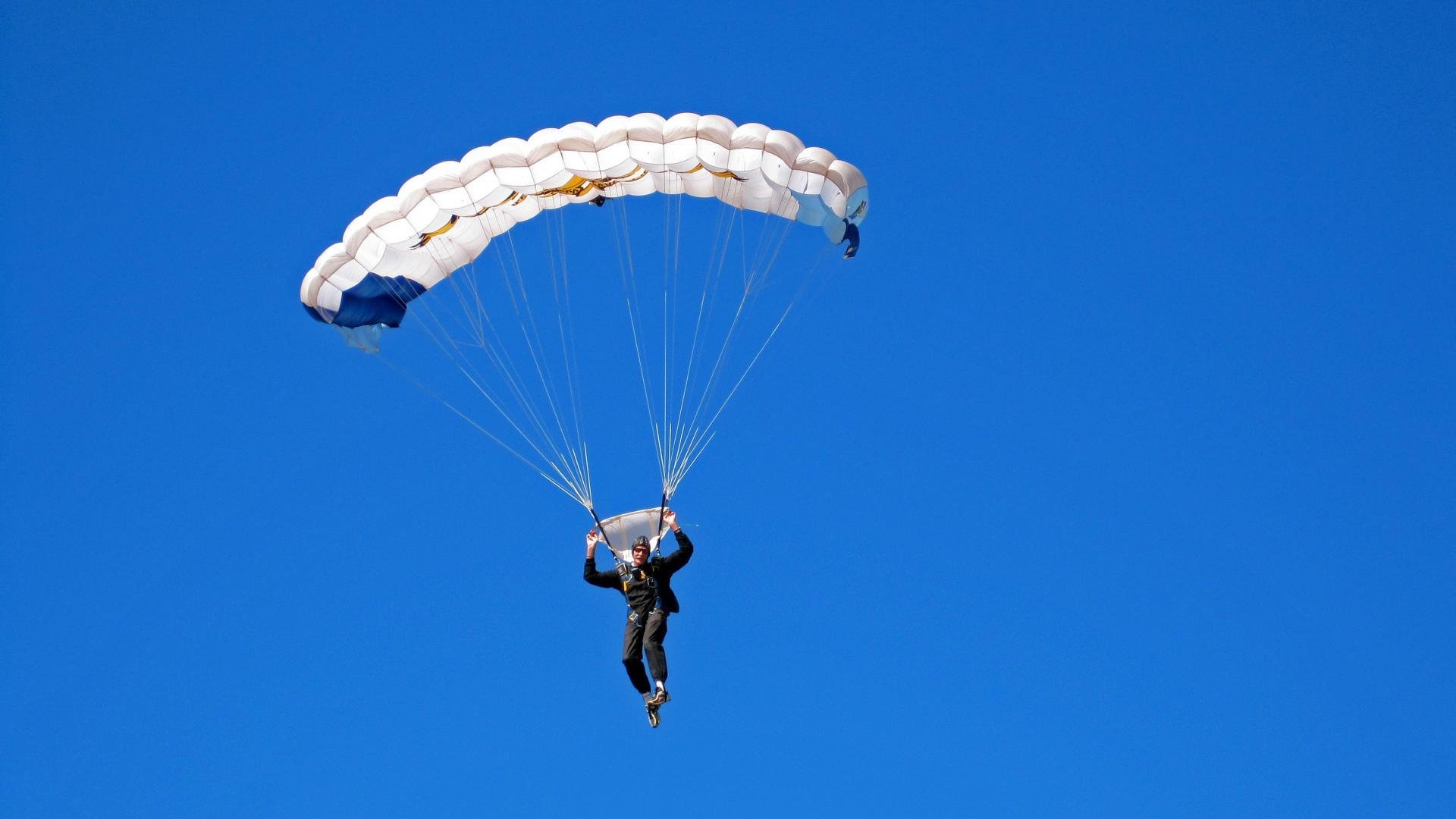 黄喜灿的统治艺术,当塞维利亚遭遇加纳式铁血