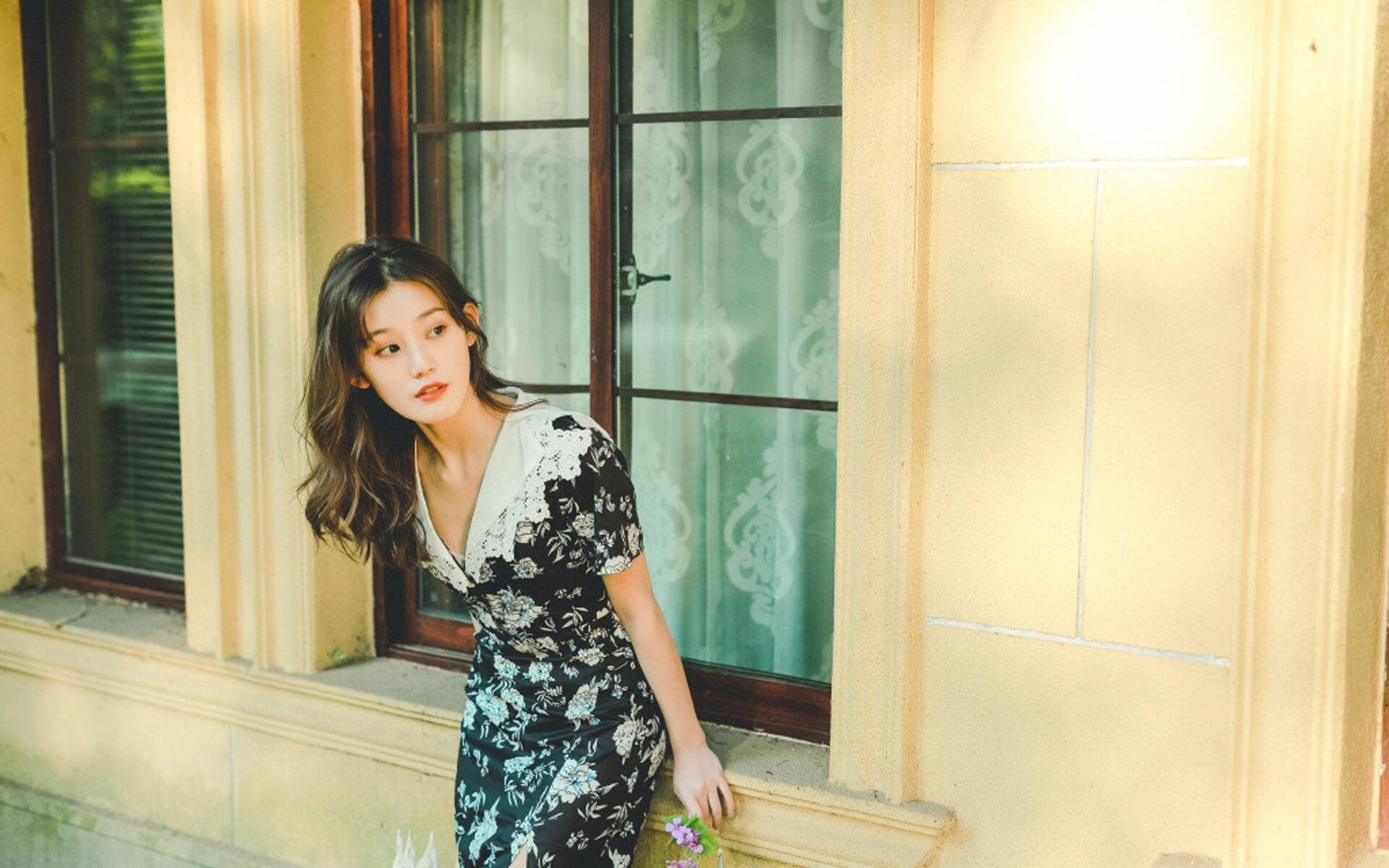 开云体育在线-当湖人稳坐钓鱼台，布克在观众席化身大场面评论员